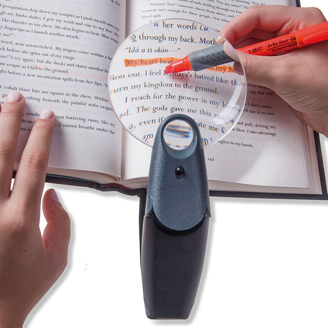 Handlupe mit LED-Beleuchtung und Standfunktion 2,5x / 5x