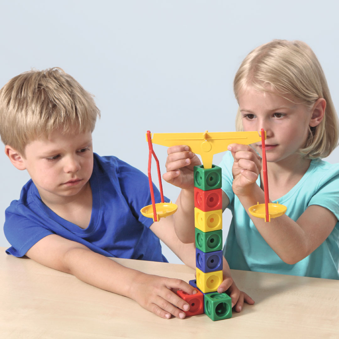 Hebel, Rolle und Magnete, Anja und Leon experimentieren
