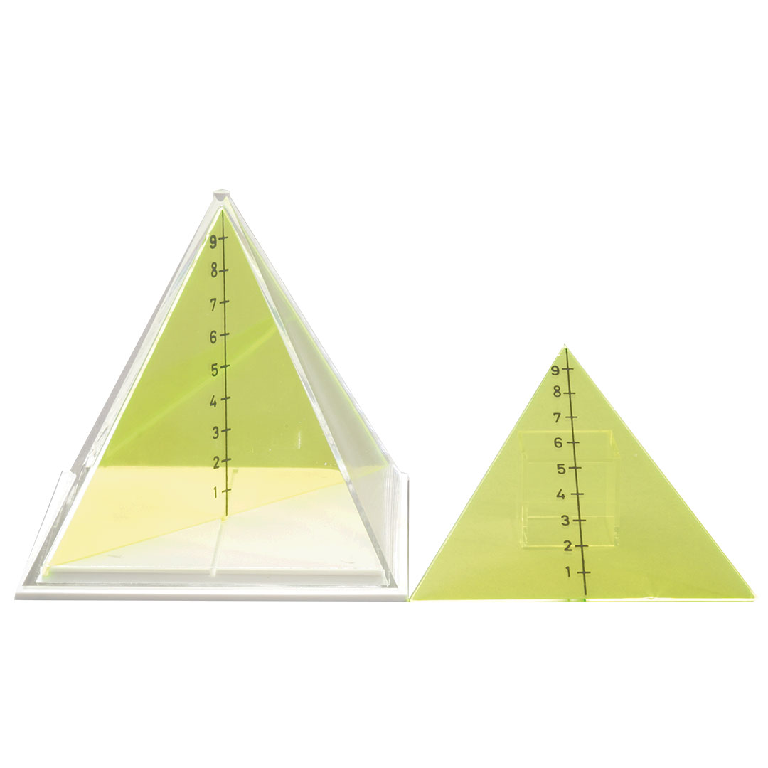 GÜNTER HERRMANN Quadratpyramide mit 2 entnehmbaren Schnitten