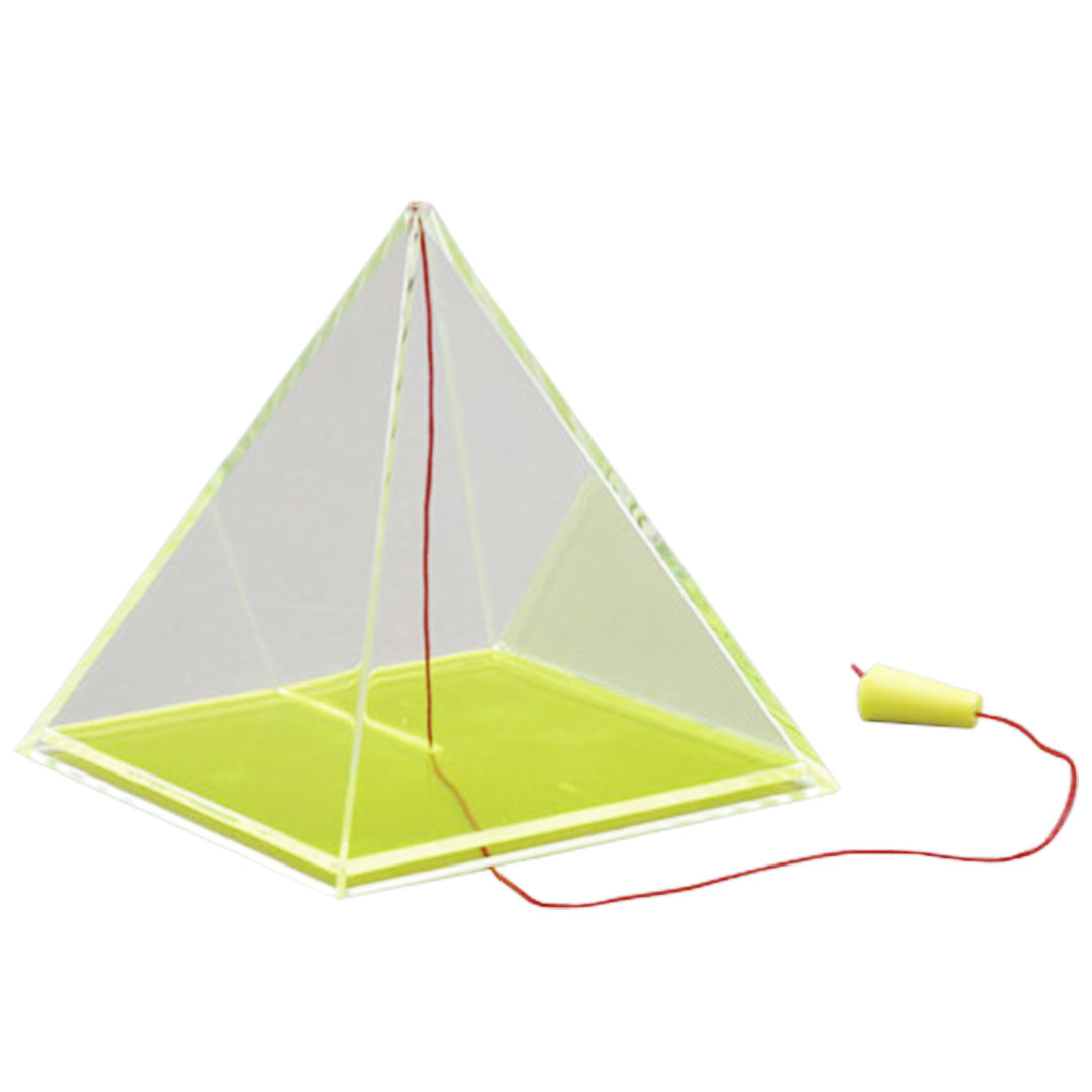 GÜNTER HERRMANN Quadratpyramide mit beweglichem Höhenfaden; Höhe: 100 mm