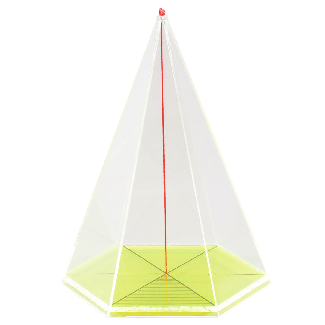 GÜNTER HERRMANN Pyramide mit Höhenfaden, 6-seitig